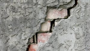 _90944479_rajaduraenpared