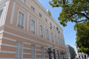 Solenidade de instalação do grupo de trabalho acontece no plenário do prédio do Poder Legislativo