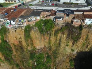 Do campo para a cidade: normalmente, locais que a construção civil ignora para investir são ocupados por pessoas de baixa renda. (Foto: Ascom Crea)