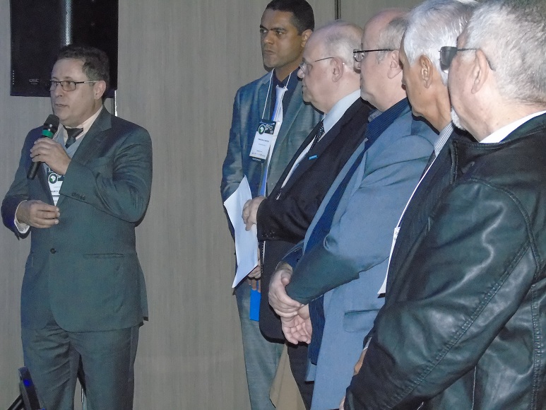 Marco Amigo parabeniza o profissional da BA, Francislei Santos, pelo projeto selecionado no Prêmio de Empreendedorismo