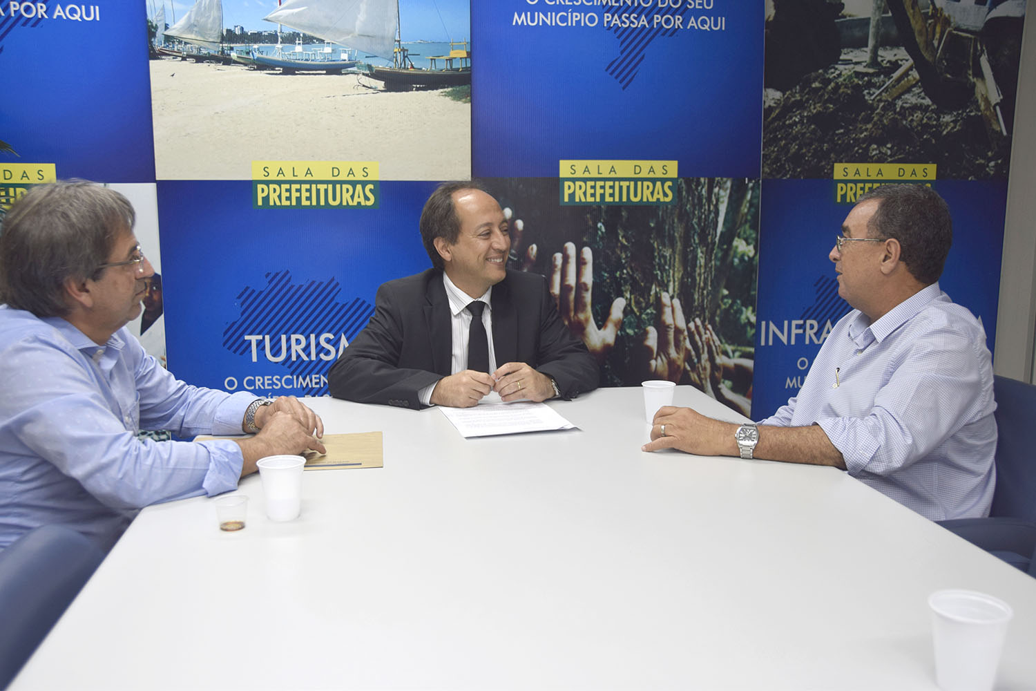 Os engenheiros Fernando Dacal e Niradelson Salvador estiveram reunidos com o superintendente da Caixa em Alagoas, Kleber Jurema